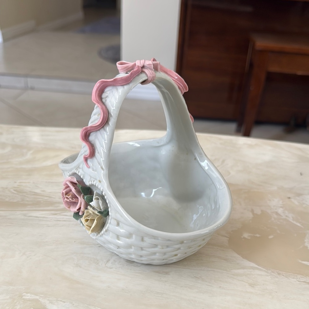 Charming Ceramic Basket with Floral Accents - Picture 3 of 3